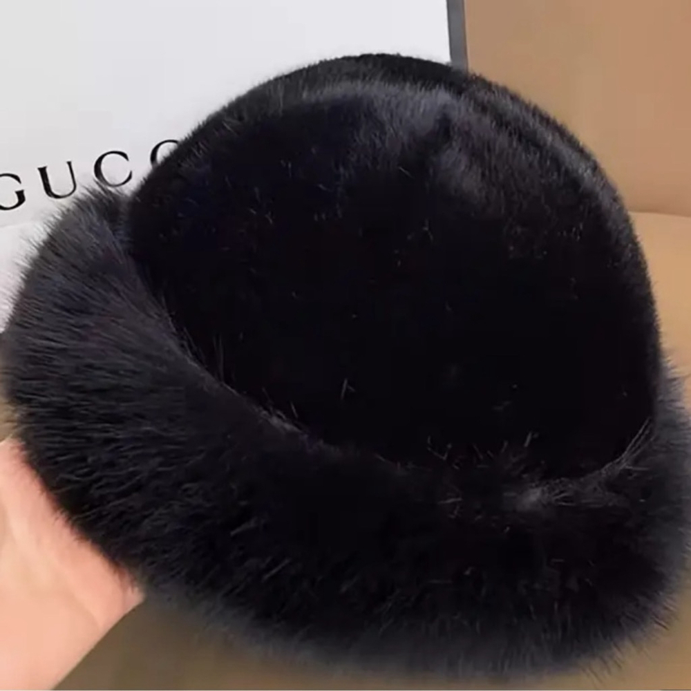 NEW: Women's Luxury Faux Fur Winter Hat, Thick, Fluffy, Warm, Lightweight - Picture 2 of 10